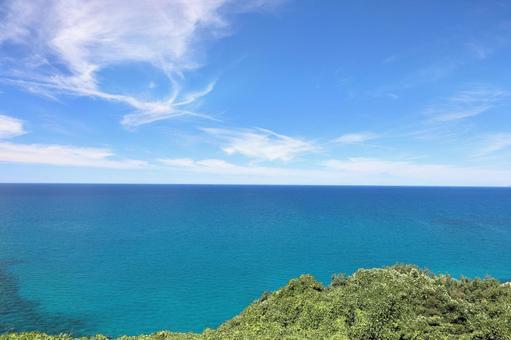 魚見台から望む夏の日本海 2 魚見台から望む夏の日本海 2の写真