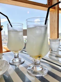 グラスに入ったドリンク グラスに入ったドリンク 飲み物,グラス,ドリンクの写真素材