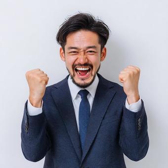 ビジネスでの成功を表現する、情熱的な男性の写真