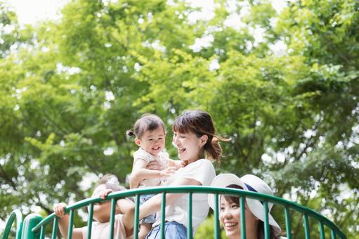 ママ友 母親 育児 ママ友 母親 育児 ママ友,公園,女性の写真素材