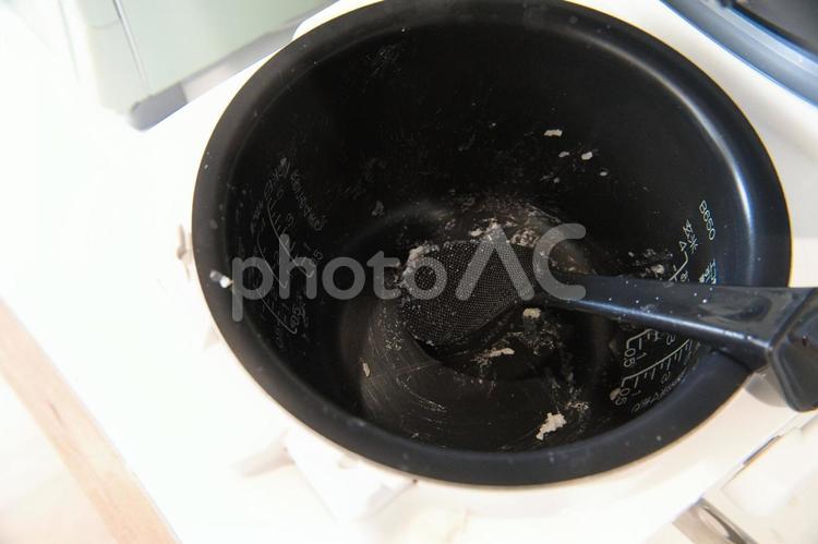 カラの炊飯器　食べるごはんがない 炊飯器,カラ,しゃもじの写真素材