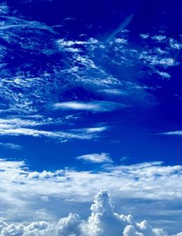伸びる伸びる雲 伸びる伸びる雲 青空,空,雲の写真素材