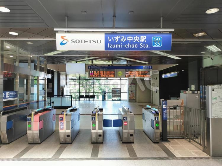 いずみ中央駅　改札口 いずみ中央駅,改札口,鉄道の写真素材