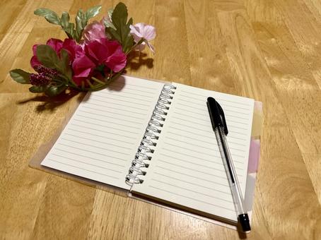 リングノート　ボールペン　ジャーナル ノート,メモ帳,リビングの写真素材