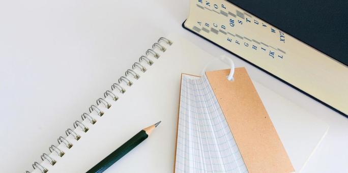 受験勉強 教育イメージ 英和辞典と単語帳 受験勉強 教育イメージ 英和辞典と単語帳 受験勉強,試験勉強,コピースペースの写真素材