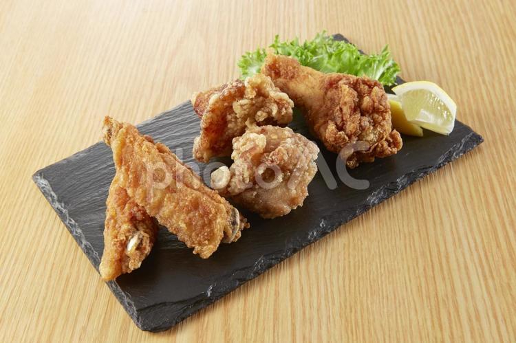 鶏の唐揚げ三種類盛り 鶏,から揚げ,唐揚の写真素材