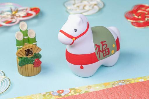 干支の白い馬置物と門松の正月イメージ 馬,置物,正月の写真素材