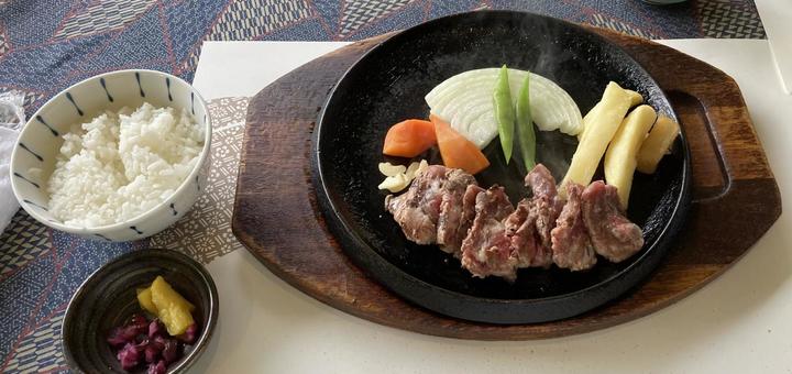 牛肉ステーキと焼き野菜、白米 ステーキ,牛肉,ポテトの写真素材