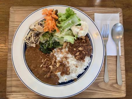彩り野菜カレーとサラダのプレートランチ 彩り野菜カレーとサラダのプレートランチ カレー,プレート,ライスの写真素材
