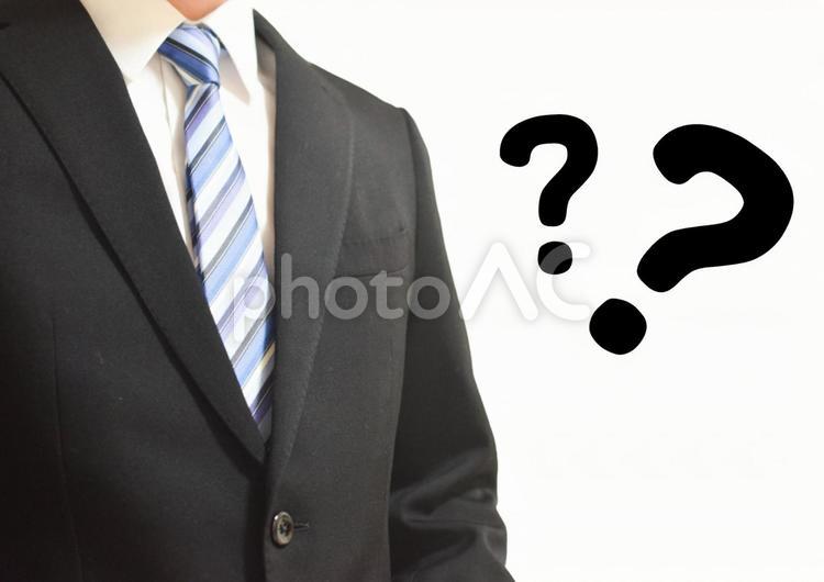 リクルートスーツの男性とハテナ ?,クエスチョンマーク,疑問の写真素材