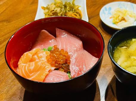 海鮮丼 海鮮丼,マグロ,中トロの写真素材