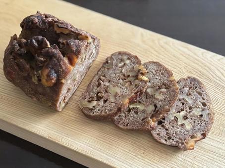 クルミとチーズのライ麦パン 朝食,パン,ライ麦パンの写真素材