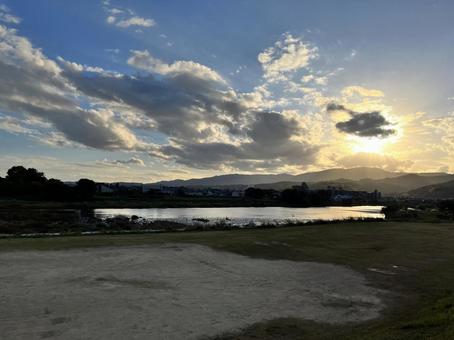 桂川を土手から 川,空,山の写真素材