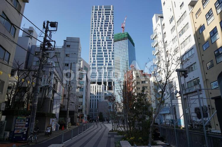 渋谷川沿いの遊歩道と渋谷ストリーム 渋谷川,遊歩道,渋谷ストリームの写真素材