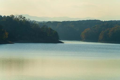 夕方の狭山湖 狭山湖,ダム湖,夕方の写真素材