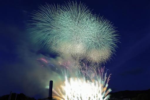 綺麗に撮れた伊勢花火_01 綺麗に撮れた伊勢花火_01の写真