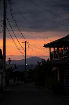 夕暮れ 夕焼け,夕暮れ,雲の写真素材