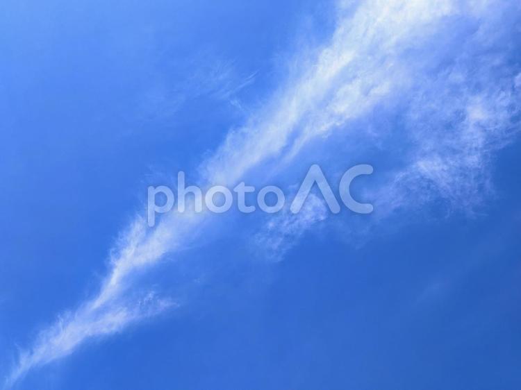 青い空と白い雲の風景 青空,白い雲,壁紙の写真素材