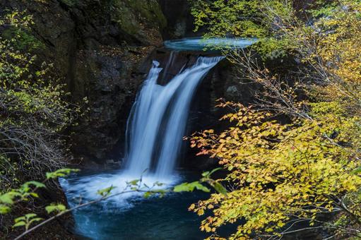 秋の西沢渓谷　竜神の滝の写真
