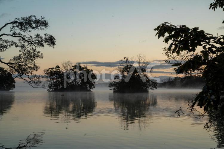 大沼公園の早朝の霧 大沼公園,早朝,霧の写真素材