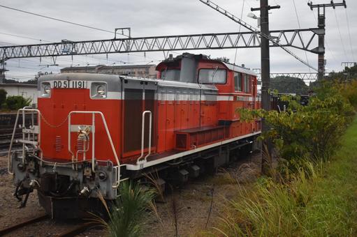 JR西日本柘植駅に停車するDD51機関車 JR西日本柘植駅に停車するDD51機関車 dd51,機関車,ディーゼル機関車の写真素材