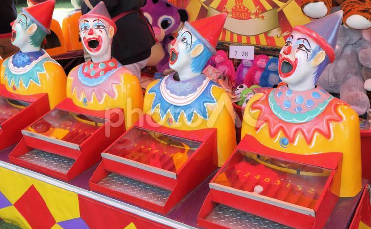 遊園地のピエロゲーム 遊園地,ピエロ,人形の写真素材