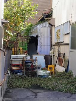 廃墟とゴミ溜め 廃墟,空き家,空地の写真素材