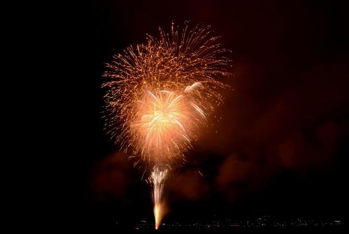 打ち上げ花火が開く瞬間06 打ち上げ花火が開く瞬間06の写真