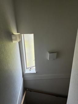 階段 階段 階段,窓,ライトの写真素材