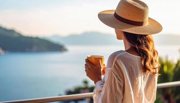 真夏の海を眺める女性の後ろ姿 真夏の海を眺める女性の後ろ姿の写真