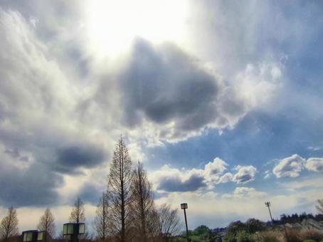 四月の雲-16 四月の雲-16 四月,青空,空の写真素材