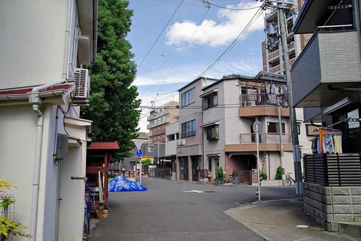 都心住宅街の町角風景 都心住宅街の町角風景 住宅街,都心,隘路の写真素材