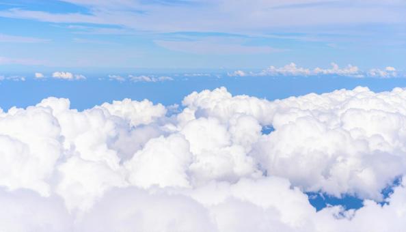 爽やかな青空と白い雲 爽やかな青空と白い雲の写真
