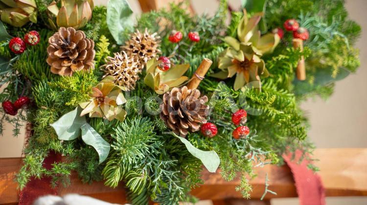 クリスマスやバレンタインのお花プレゼントギフト バレンタイン,スワッグ,花の写真素材