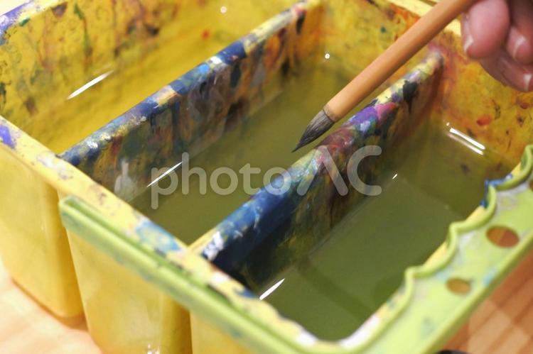 筆洗と筆 筆洗,筆,絵の具の写真素材