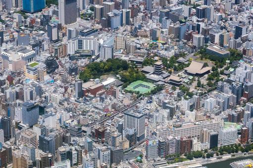 東京の浅草付近を空撮 東京の浅草付近を空撮 浅草寺,浅草,空撮の写真素材