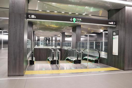 大阪・関西万博開幕前の夢洲駅 大阪・関西万博開幕前の夢洲駅 夢洲駅,改札,大阪の写真素材
