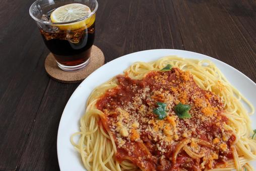 トマトソースパスタと飲み物 トマトソースパスタと飲み物 パスタ,トマトソース,スパゲッティの写真素材