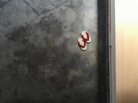 お盆の玄関 お盆の玄関 草履,下駄,和風サンダルの写真素材