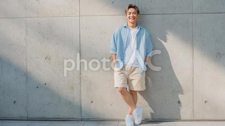 夏の休日スタイル男性 男性,夏,シャツの写真素材