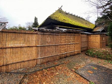 武家屋敷の冬囲い 武家屋敷の冬囲いの写真