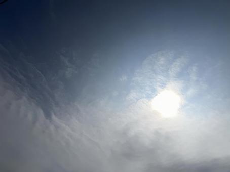 太陽と雲の写真
