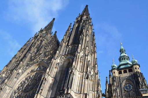 プラハ・聖ヴィート大聖堂の外観と青空 聖ヴィート大聖堂,プラハ,プラハ城の写真素材