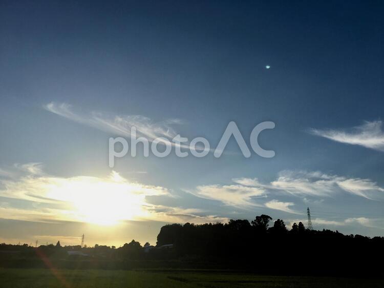 夕暮れ時の空 日暮れ,太陽,風景の写真素材