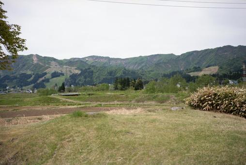 新緑の山々と田園風景 自然,風景,山の写真素材