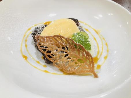 バニラアイスクリームとガトーショコラ バニラアイスクリームとガトーショコラ ガトーショコラ,ケーキ,チョコレートの写真素材