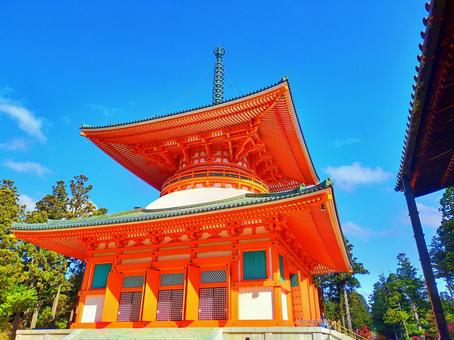 青空と朱色が鮮やかな多宝塔 青空と朱色が鮮やかな多宝塔 青空,空,朱色の写真素材