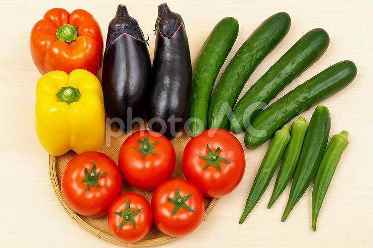 色鮮やかな夏野菜の盛り合わせ・旬の食材 夏野菜,盛り合わせ,旬の食材の写真素材