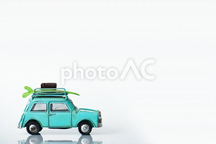 白背景の自動車模型 玩具,エコ,エコカーの写真素材