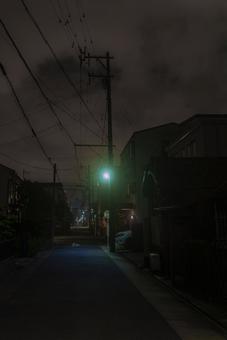 深夜の路地裏 深夜の路地裏 家路,夜道,帰り道の写真素材